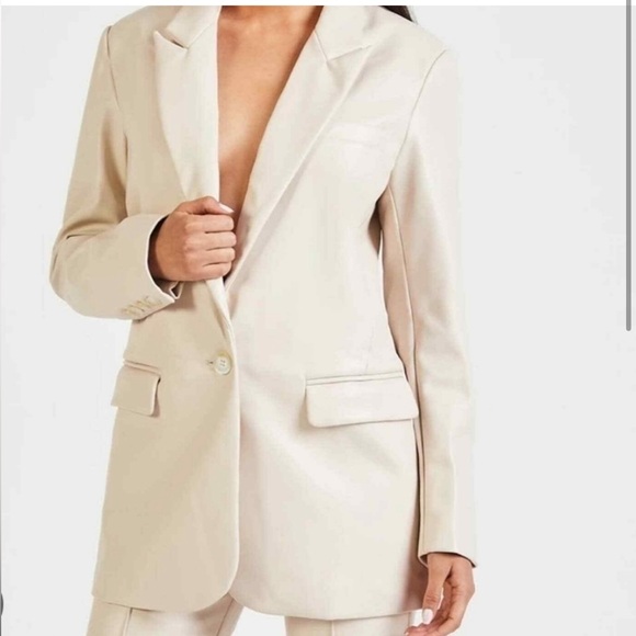 because of alice Jackets & Blazers - 🕊️Crème Boyfriend Blazer